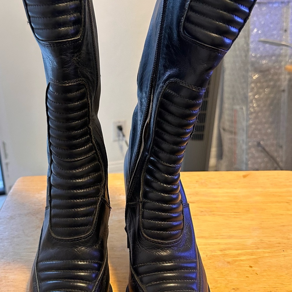 New one of a kind Harley Davidson Boot bought in Italy . Full leather - Picture 3 of 4